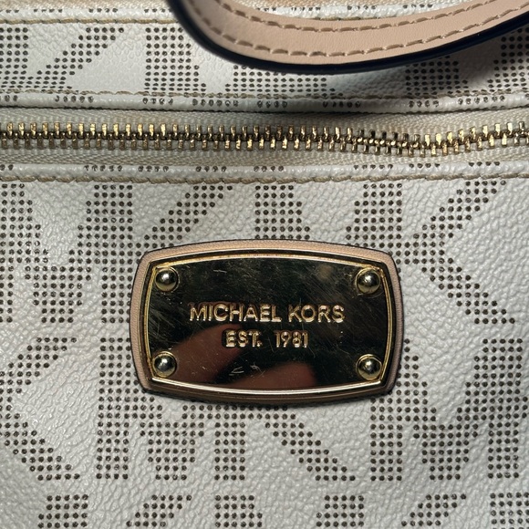 Michael Kors MK Signature Small Wristlet Clutch Purse - Picture 2 of 12